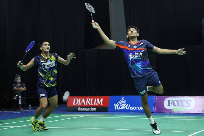 Fajar Alfian/Yeremia Erich Yoche Yacob Rambitan berusaha menggapai pengembalian. Fajar Alfian/Yeremia Erich Yoche Yacob Rambitan berusaha menggapai pengembalian.