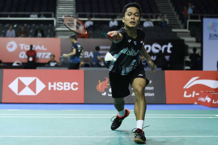 Anthony Sinisuka Ginting (Indonesia) gagal menghadang pengembalian. Anthony Sinisuka Ginting (Indonesia) gagal menghadang pengembalian.