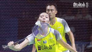 Hafiz Faizal/Gloria Emanuelle Widjaja (Indonesia) menyambut pengembalian.