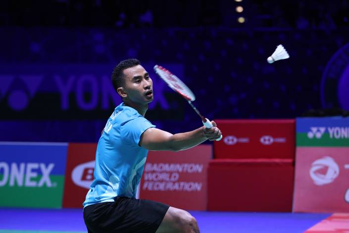 Tommy Sugiarto (Indonesia) menyambut pengembalian.