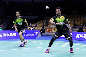 Hendra Setiawan/Mohammad Ahsan (Indonesia) bersiap menghadang pengembalian.