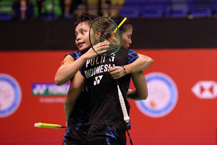 Greysia Polii/Apriyani Rahayu berpelukan usai bertanding. Greysia Polii/Apriyani Rahayu berpelukan usai bertanding.
