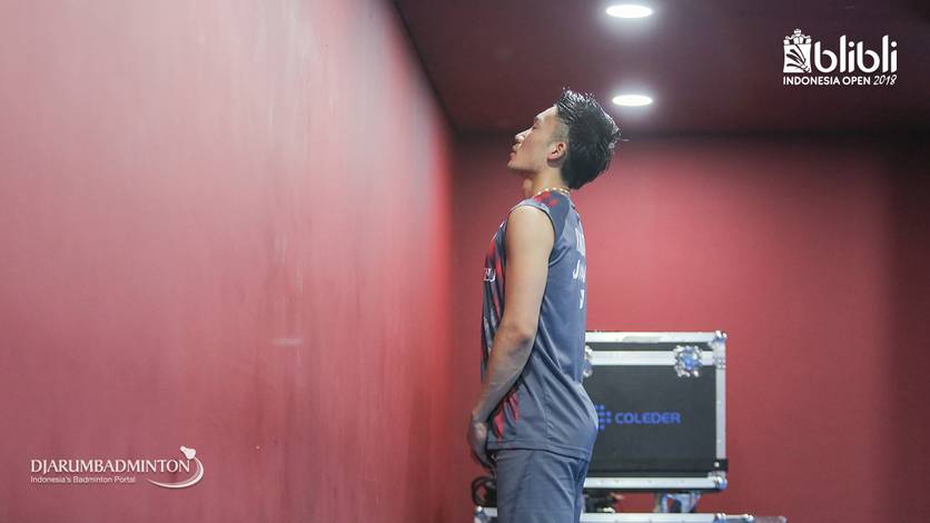 Kento Momota (Jepang) saat bersiap sebelum bertanding. Kento Momota (Jepang) saat bersiap sebelum bertanding.