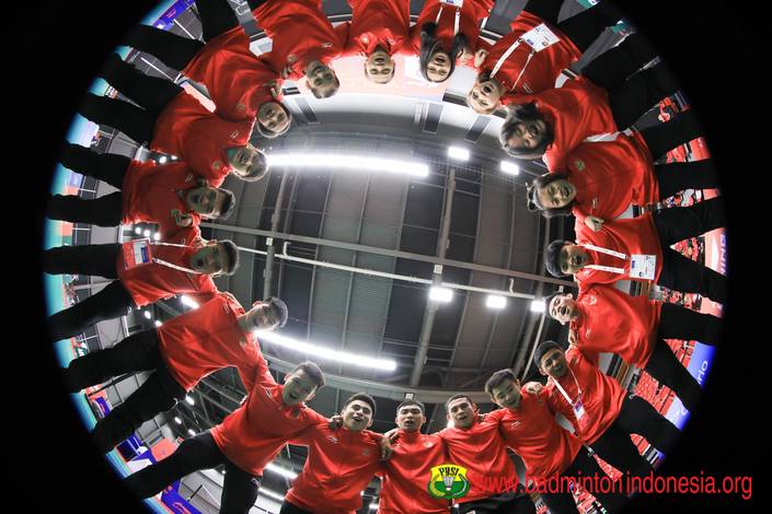 Tim beregu junior Indonesia bersiap menghadapi Korea. Tim beregu junior Indonesia bersiap menghadapi Korea.