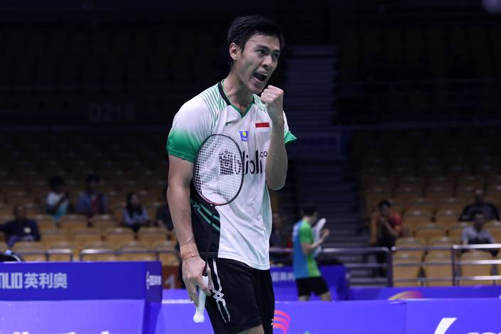 Selebrasi kemenangan Shesar Hiren Rhustavito (Indonesia). Selebrasi kemenangan Shesar Hiren Rhustavito (Indonesia).