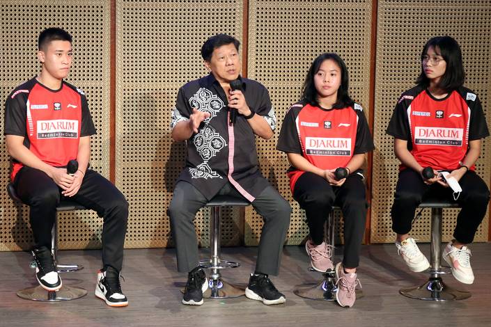 Verrell Yustin Mulia, Yoppy Rosimin, Priskila Venus Elsadai, dan Chiara Marvella Handoyo (Djarum Badminton) Verrell Yustin Mulia, Yoppy Rosimin, Priskila Venus Elsadai, dan Chiara Marvella Handoyo (Djarum Badminton)