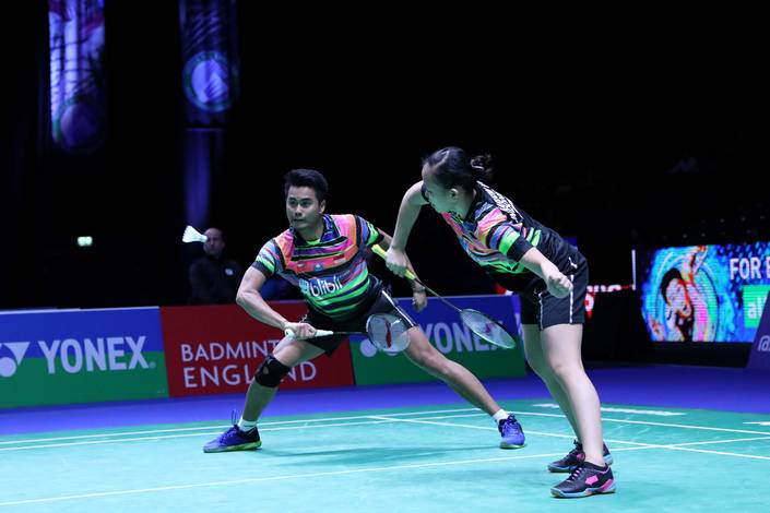 Tontowi Ahmad/Winny Oktavina Kandow (Indonesia) bersiap menghadang serangan. Tontowi Ahmad/Winny Oktavina Kandow (Indonesia) bersiap menghadang serangan.