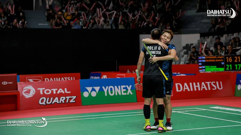 Selebrasi Greysia Polii/Apriyani Rahayu (Indonesia). Selebrasi Greysia Polii/Apriyani Rahayu (Indonesia).