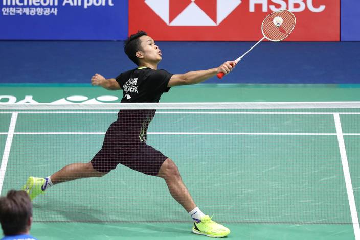 Anthony Sinisuka Ginting (Indonesia) mengembalikan shuttlecock. Anthony Sinisuka Ginting (Indonesia) mengembalikan shuttlecock.