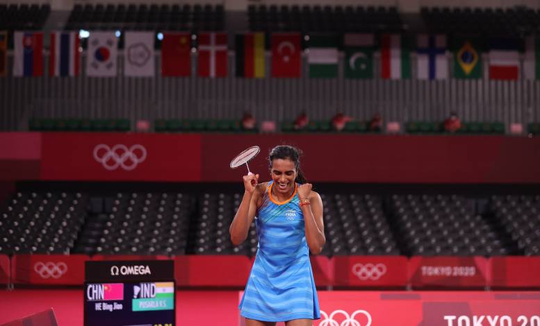 Selebrasi kemenangan Pusarla V. Sindhu (India) saat berhasil meraih medali perunggu Olimpiade Tokyo 2020. (Foto: BADMINTONPHOTO - Yves Lacroix) Selebrasi kemenangan Pusarla V. Sindhu (India) saat berhasil meraih medali perunggu Olimpiade Tokyo 2020. (Foto: BADMINTONPHOTO - Yves Lacroix)