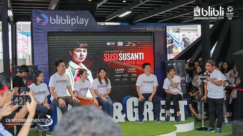 Meet & Greet session with the Susi Susanti-Love All casts. Meet & Greet session with the Susi Susanti-Love All casts.