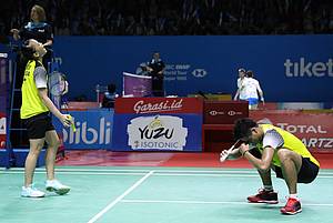 Ekspresi kekecewaan Tontowi Ahmad/Winny Oktavina Kandow (Indonesia).