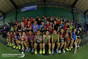 Keakraban Tim Jepang Dengan Tim PB Djarum di Luar Arena Pertandingan Keakraban Tim Jepang Dengan Tim PB Djarum di Luar Arena Pertandingan