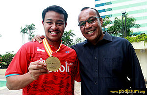 Rehan Naufal Kusharjanto dan Sang Ayah Tri Kusharjanto. (foto: PB Djarum)