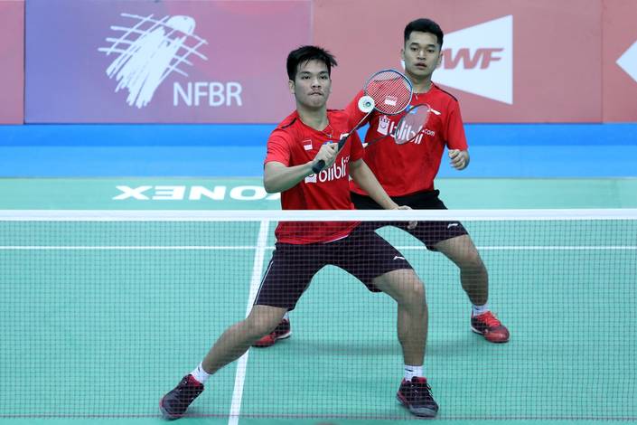 Leo Rolly Carnando/Daniel Marthin (Indonesia) menghadang pengembalian. Leo Rolly Carnando/Daniel Marthin (Indonesia) menghadang pengembalian.