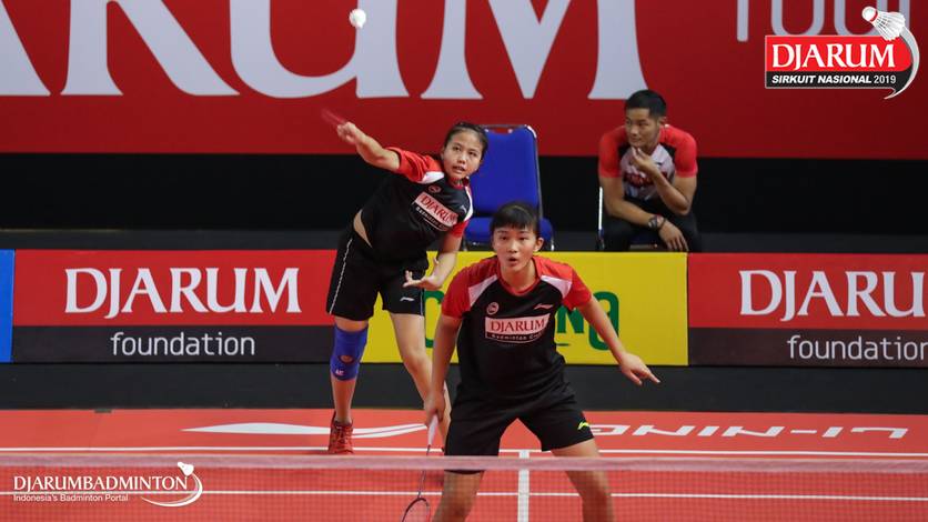 Apik Sukma Sarasmita/Mikala Kani (PB Djarum Kudus) melepaskan serangan. Apik Sukma Sarasmita/Mikala Kani (PB Djarum Kudus) melepaskan serangan.