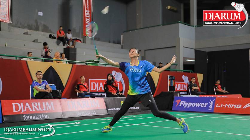 Siti Sarah Azzahra (PB Exist) mengembalikan shuttlecock. Siti Sarah Azzahra (PB Exist) mengembalikan shuttlecock.