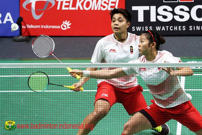 Greysia Polii/Apriyani Rahayu berusaha menyambut pengembalian. Greysia Polii/Apriyani Rahayu berusaha menyambut pengembalian.