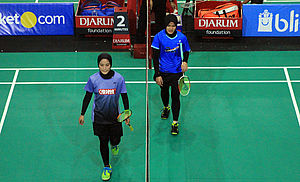 Hanna Ramadhini (kiri) Usai Berhadapan Dengan Wulan Cahya Utami Suko Putri.