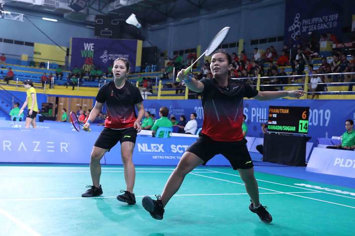 Siti Fadia Silva Ramadhanti/Ribka Sugiarto (Indonesia) menyambut pengembalian. Siti Fadia Silva Ramadhanti/Ribka Sugiarto (Indonesia) menyambut pengembalian.
