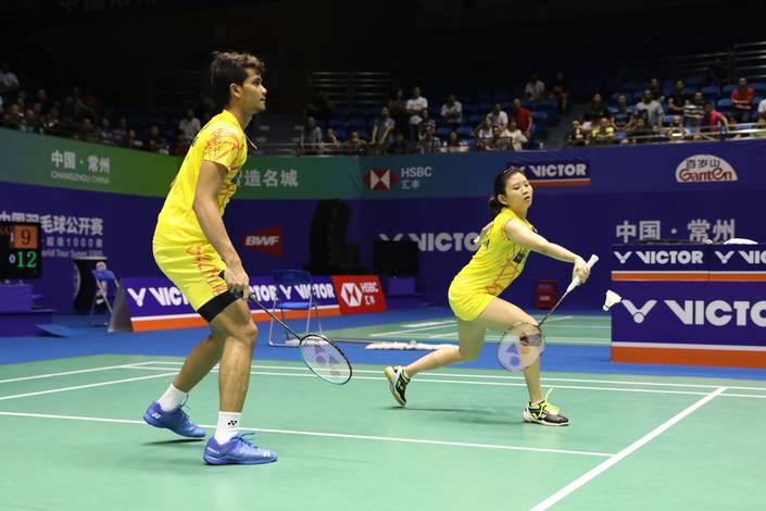 Ricky Karanda Suwardi/Debby Susanto menyambut pengembalian.