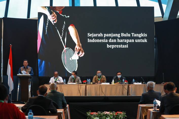 Ketua Umum PP PBSI terpilih periode 2020-2024, Agung Firman Sampurna (kiri) saat menyampaikan visi dan misi di munas PBSI 2020. Ketua Umum PP PBSI terpilih periode 2020-2024, Agung Firman Sampurna (kiri) saat menyampaikan visi dan misi di munas PBSI 2020.