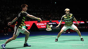 Kevin Sanjaya Sukamuljo/Marcus Fernaldi Gideon menghadang serangan.