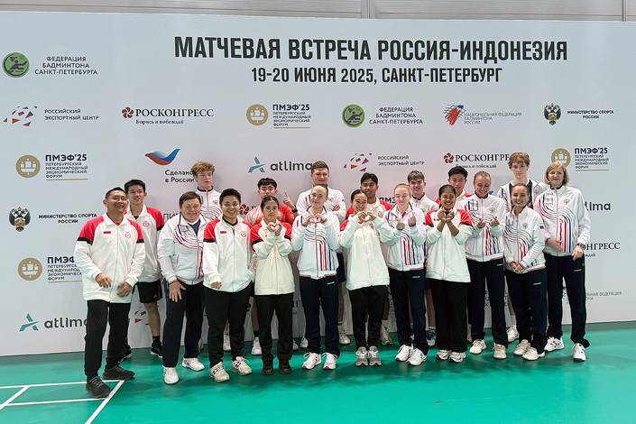Para pemain dan pelatih Indonesia dan Rusia (Humas PP PBSI) Para pemain dan pelatih Indonesia dan Rusia (Humas PP PBSI)