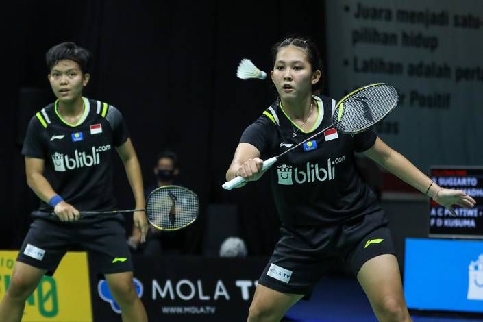 Ribka Sugiarto/Siti Fadia Silv aRamadhanti (Indonesia) menyambut pengembalian. Ribka Sugiarto/Siti Fadia Silv aRamadhanti (Indonesia) menyambut pengembalian.