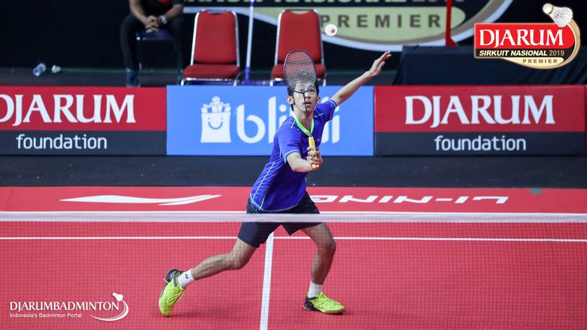 Wisnu Yuli Prasetyo (PB Pertamina Fastron) bersiap menyambar pengembalian. Wisnu Yuli Prasetyo (PB Pertamina Fastron) bersiap menyambar pengembalian.