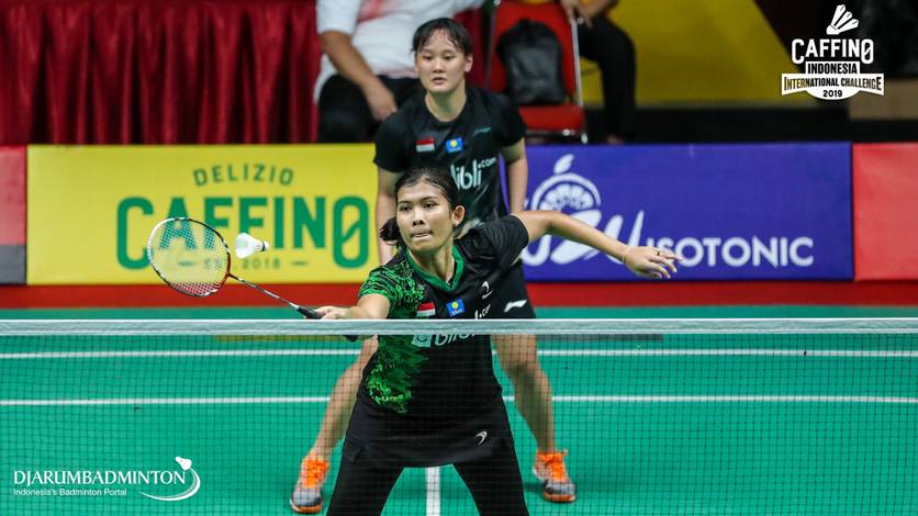 Yulfira Barkah/Agatha Imanuela (Indonesia) menyambut pengembalian. Yulfira Barkah/Agatha Imanuela (Indonesia) menyambut pengembalian.
