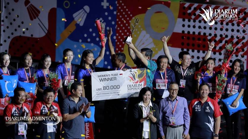 PB Mutiara Cardinal Bandung mengangkat trofi juara Djarum Superliga Badminton 2019. PB Mutiara Cardinal Bandung mengangkat trofi juara Djarum Superliga Badminton 2019.