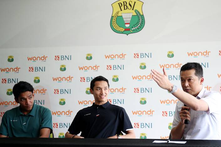 Chico Aura Dwi Wardoyo, Jonatan Christie, & Taufik Hidayat (Djarum Badminton/Edward Luhukay) Chico Aura Dwi Wardoyo, Jonatan Christie, & Taufik Hidayat (Djarum Badminton/Edward Luhukay)