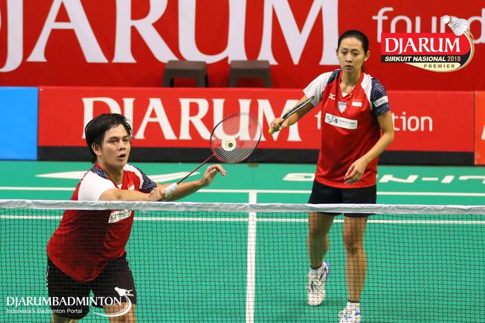 Andrei Adistia/Maria Febe Kusumastuti (PB Djarum Kudus) menyambut pengembalian. Andrei Adistia/Maria Febe Kusumastuti (PB Djarum Kudus) menyambut pengembalian.
