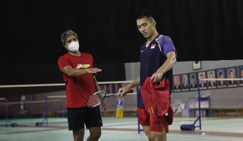 Tunggal putra Indonesia, Jonatan Christie (kanan) saat menjalani latihan di Pelatnas PBSI. (Foto: PP PBSI)