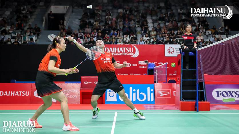 Zheng Si Wei/Huang Ya Qiong (Tiongkok) bersiap menyambut pengembalian. Zheng Si Wei/Huang Ya Qiong (Tiongkok) bersiap menyambut pengembalian.