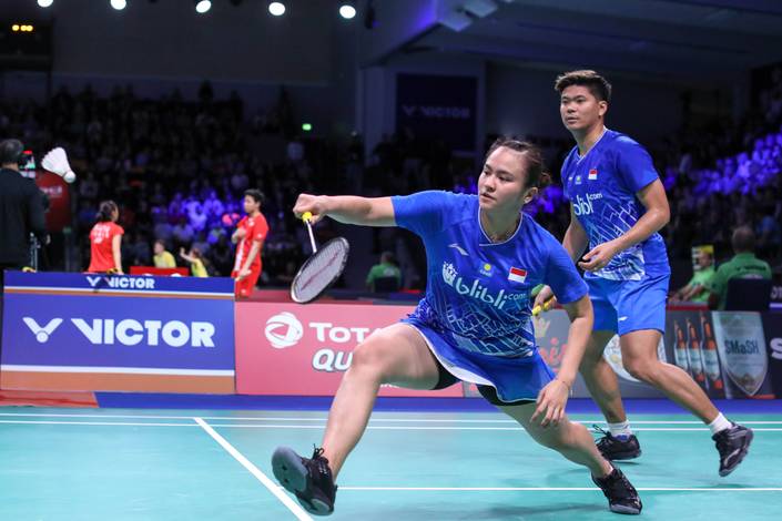 Praveen Jordan/Melati Daeva Oktavianti (Indonesia) bersiap menyambut pengembalian. Praveen Jordan/Melati Daeva Oktavianti (Indonesia) bersiap menyambut pengembalian.