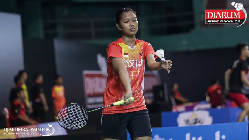 Tiara Ayuni Wulandari (PB Exist Jakarta) melepaskan serve. Tiara Ayuni Wulandari (PB Exist Jakarta) melepaskan serve.