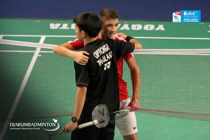 Tunggal putra Prancis, Christo Popov (merah) juara Eropa Junior 2020.