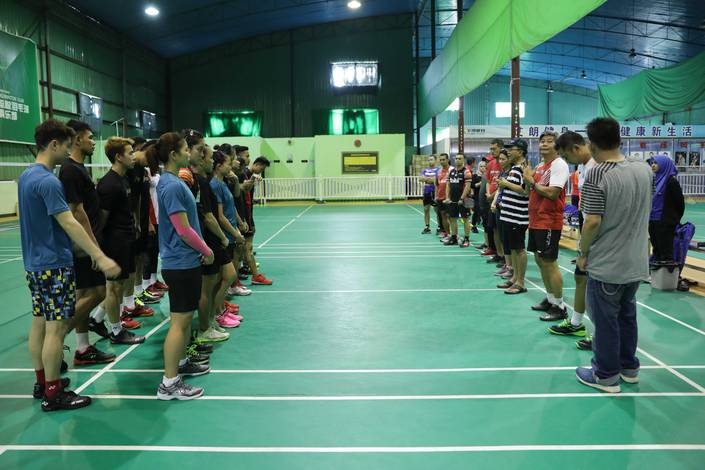 Chef de Mission (CDM) atau Ketua Kontingen tim Piala Sudirman Indonesia, Achmad Budiharto saat memberikan pengarahan kepada para atlet. Chef de Mission (CDM) atau Ketua Kontingen tim Piala Sudirman Indonesia, Achmad Budiharto saat memberikan pengarahan kepada para atlet.