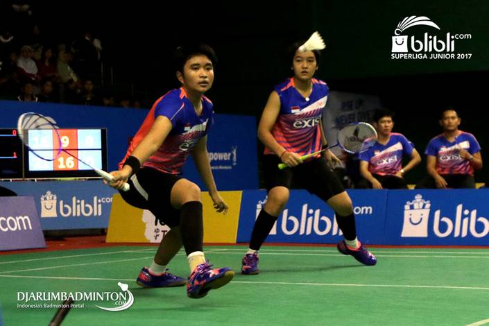 Nita Violina Marwah/Putri Syaikah (Indonesia) bersiap menyambut pengembalian. Nita Violina Marwah/Putri Syaikah (Indonesia) bersiap menyambut pengembalian.