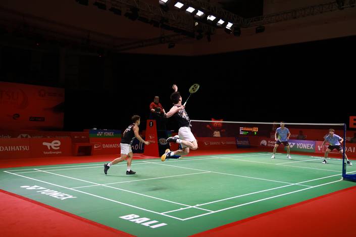 Laga semifinal ganda putra Indonesia Masters 2021 antara Kevin Sanjaya Sukamuljo/Marcus Fernaldi Gideon dan Ong Yew Sin/Teo Ee Yi (Humas PP PBSI)
