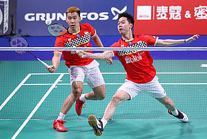 Kevin Sanjaya Sukamuljo/Marcus Fernaldi Gideon (Indonesia) menyambut pengembalian.