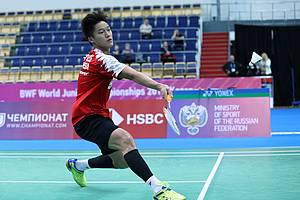 Yonatan Ramlie (Indonesia) menyambut pengembalian.