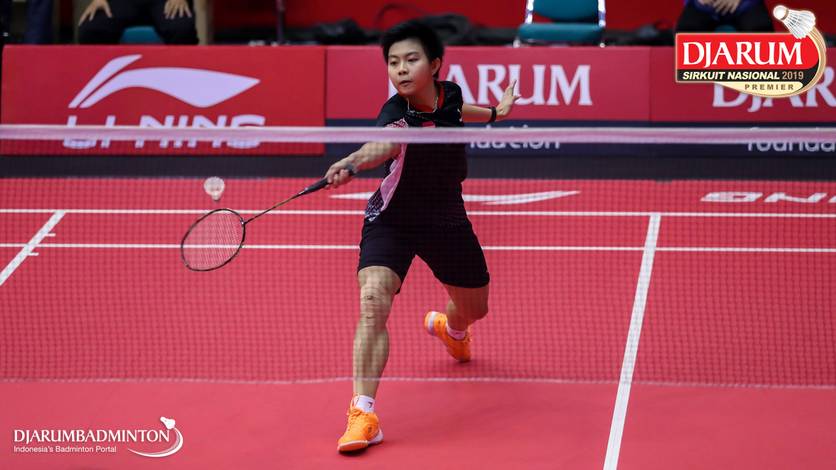 Yulia Yosephine Susanto (PB Shamrock medan) menyambut pengembalian.