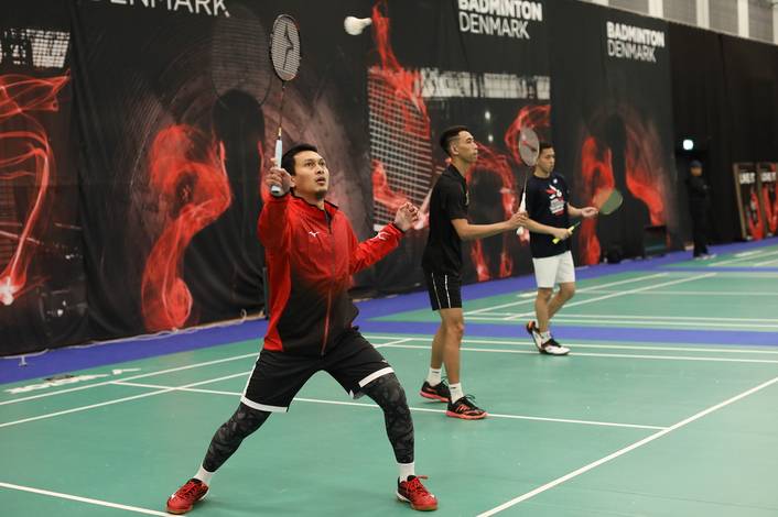 Ganda putra Indonesia saat menjalani sesi latihan di Odense Sports Park, Denmark, Senin (14/10). Ganda putra Indonesia saat menjalani sesi latihan di Odense Sports Park, Denmark, Senin (14/10).