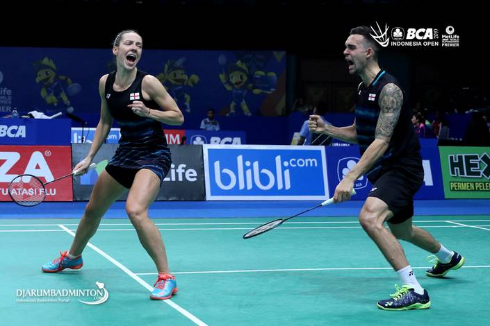Selebrasi kemenangan Chris Adcock/Gabrielle Adcock (Inggris). Selebrasi kemenangan Chris Adcock/Gabrielle Adcock (Inggris).