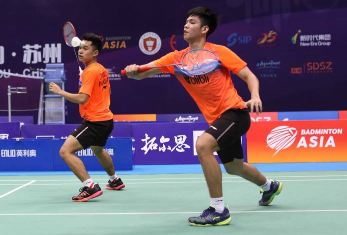 Leo Rolly Carnando/Daniel Marthin (Indonesia) bersiap menghadang pengembalian. Leo Rolly Carnando/Daniel Marthin (Indonesia) bersiap menghadang pengembalian.