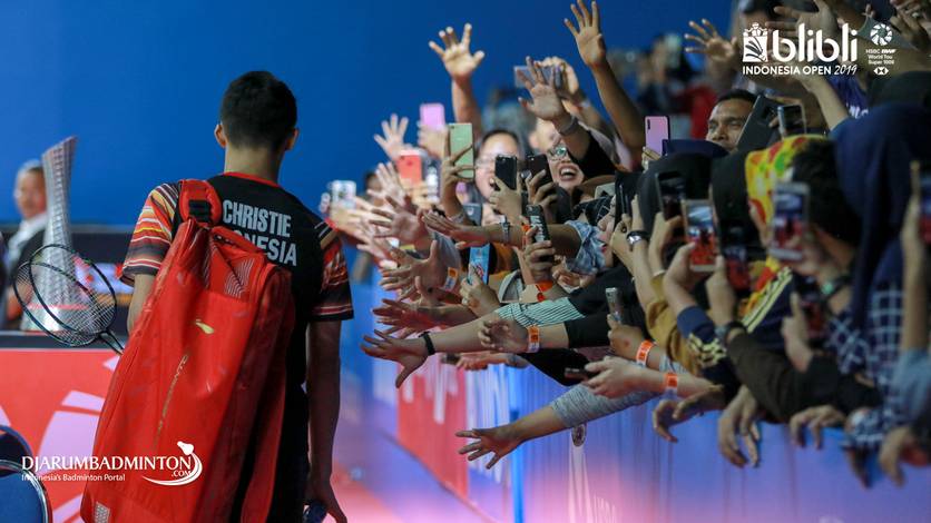 Jonatan Christie (Indonesia) mendapat sambutan hangat dari penggemarnya. Jonatan Christie (Indonesia) mendapat sambutan hangat dari penggemarnya.