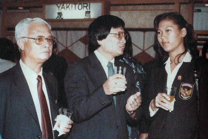 Stanley Gouw, Tan Joe Hok, & Verawaty Fadjrin (Dok. Baktiku bagi Indonesia) Stanley Gouw, Tan Joe Hok, & Verawaty Fadjrin (Dok. Baktiku bagi Indonesia)